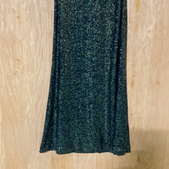 Simple beautiful green sequins maxi - Picture 3 of 7